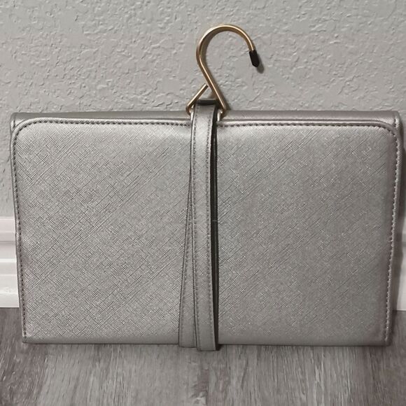 Gemma Layne Jewelry - GEMMA LAYNE Silver Roll Up Travel Jewelry Organizer